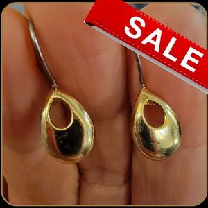 1" Gold Tone Ear Wire Drop Earrings